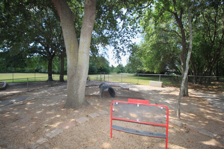 More Photos Of 3421 E Walnut St, Pearland Daycare Center For Sale