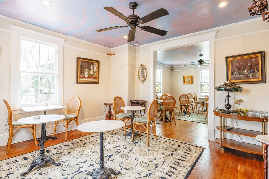 More Photos Of 9 W 43rd St, Savannah Office For Lease