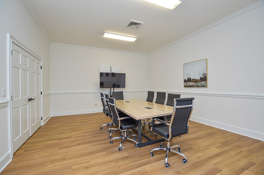 More Photos Of 21000 Torrence Chapel Rd, Cornelius Office Residential For Lease