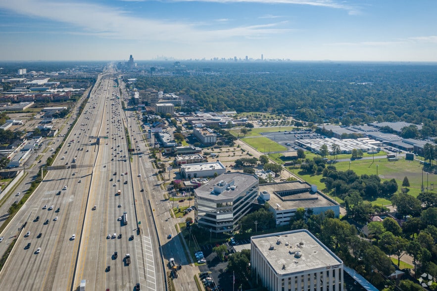 More Photos Of 11451 Katy Fwy, Houston Office For Lease