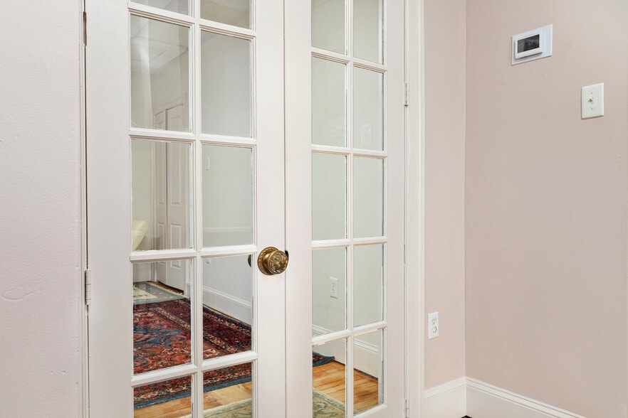 More Photos Of 238 E King St, Strasburg Storefront For Sale