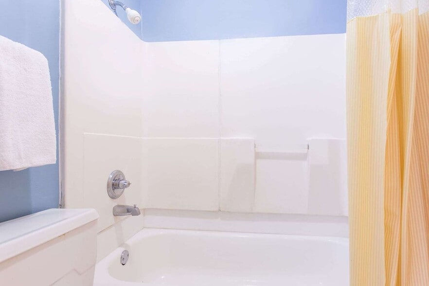 More Photos Of 422 W Oglethorpe Blvd, Albany Hotel For Sale
