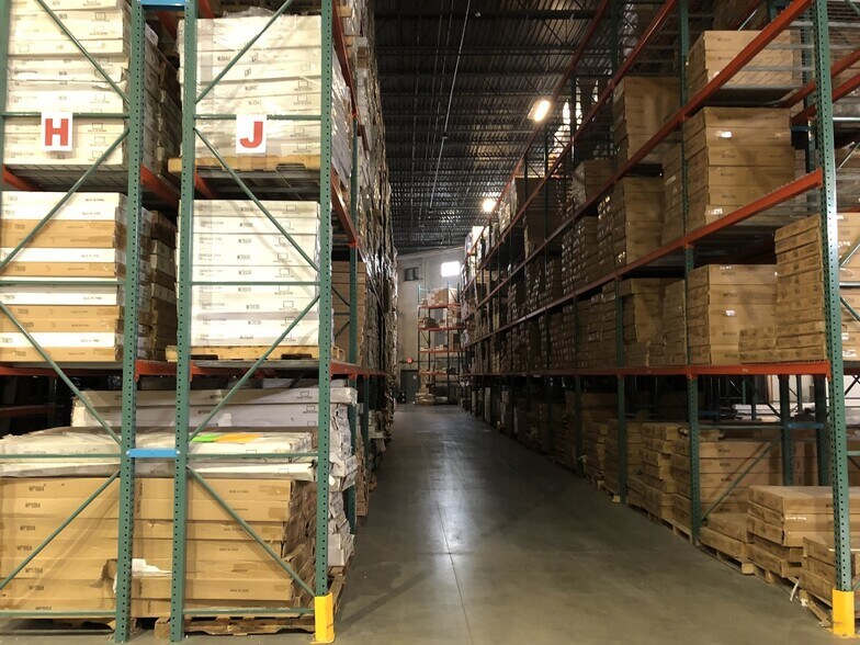 More Photos Of 2500 Touhy Ave, Elk Grove Village Warehouse For Sale