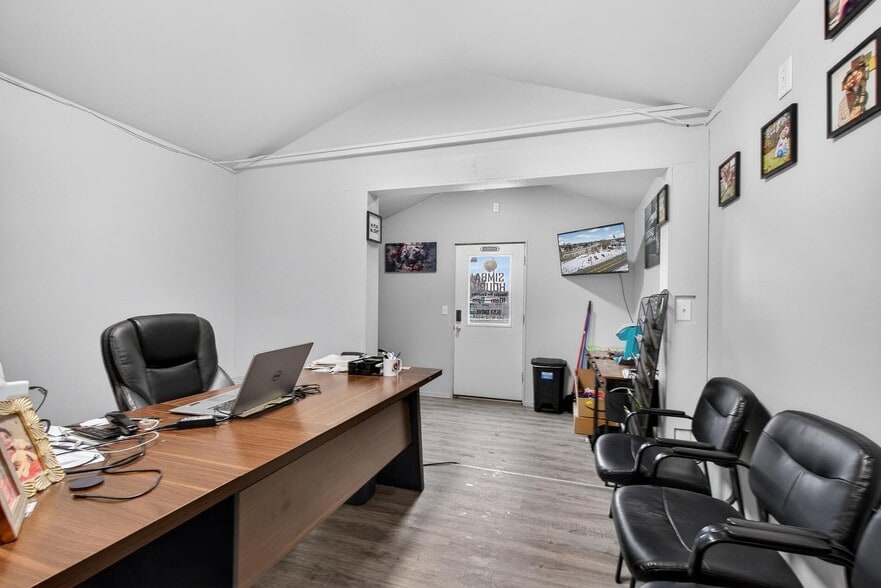 More Photos Of 6006 Ann Arbor Rd, Jackson General Retail For Sale