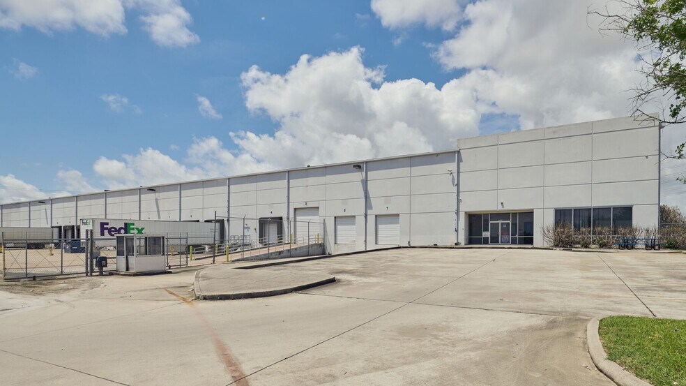 More Photos Of 11503 Highway 225, La Porte Warehouse For Lease