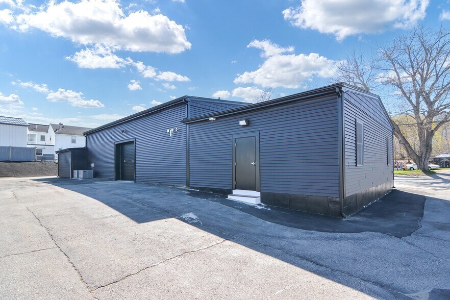 More Photos Of 995 Main St, Clinton Auto Dealership For Sale