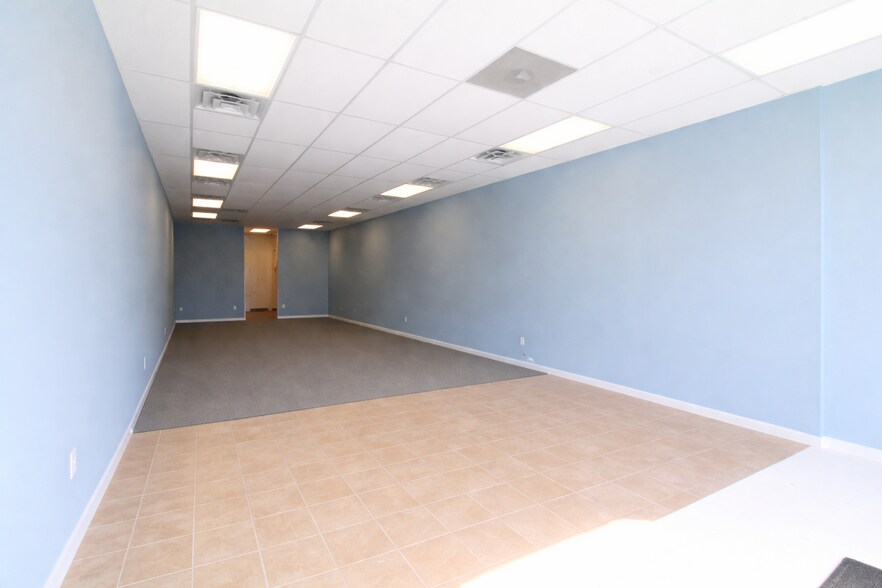 More Photos Of 40-60 W Palatine Rd, Palatine Unknown For Lease