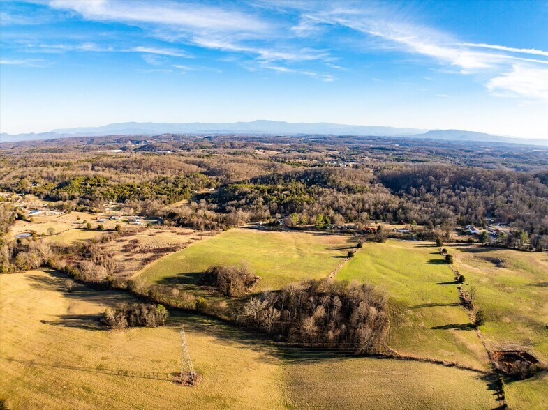 More Photos Of 520 Thorngrove pike, Kodak Land For Sale