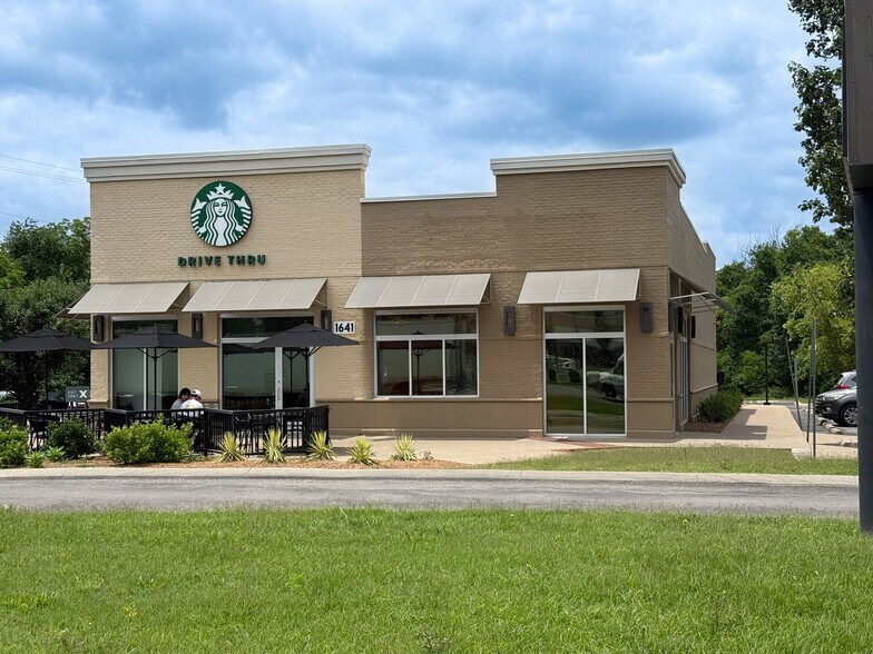 Primary Photo Of 1641 Memorial Blvd, Murfreesboro Freestanding For Lease