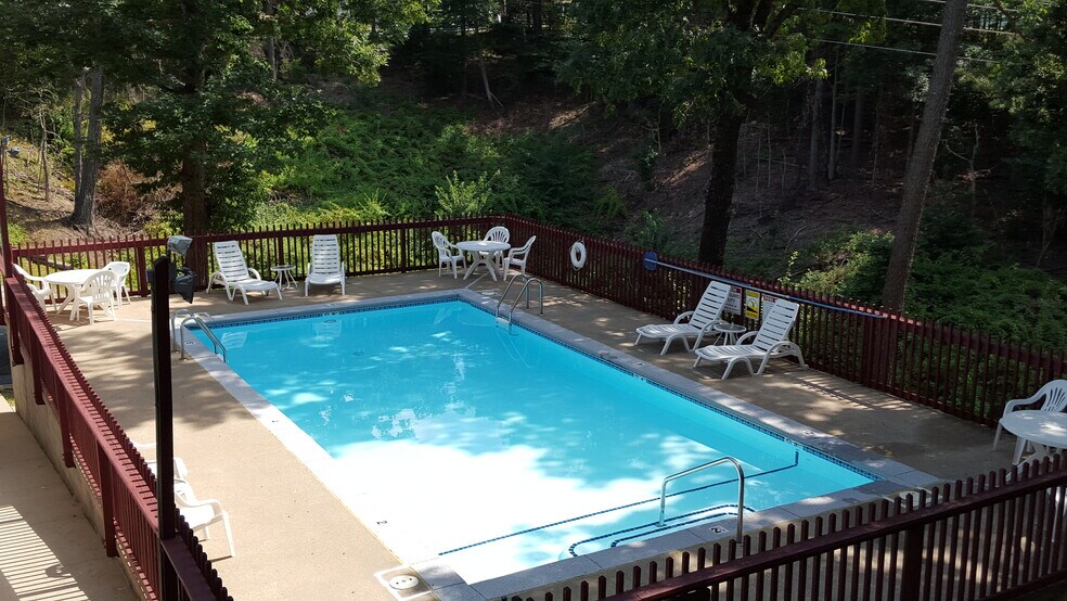 More Photos Of 110 Huntsville Rd, Eureka Springs Hotel For Sale