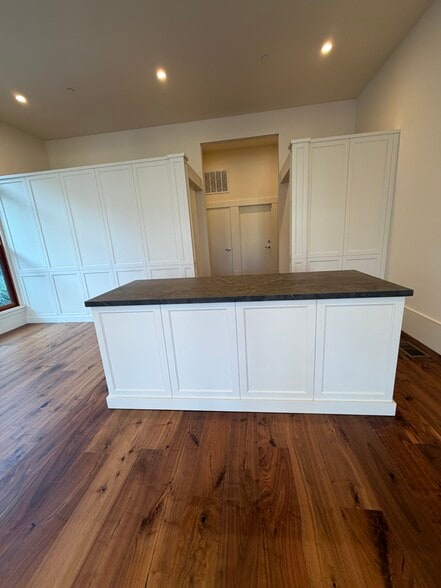More Photos Of 70 Main St, Belvedere Tiburon General Retail For Lease