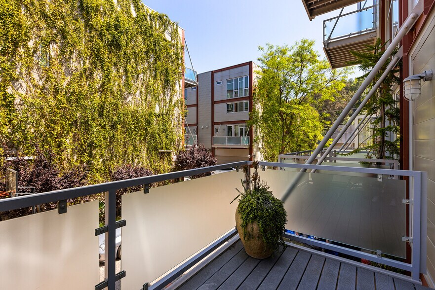 More Photos Of 3450 Cahuenga Blvd W, Los Angeles Office Residential For Sale