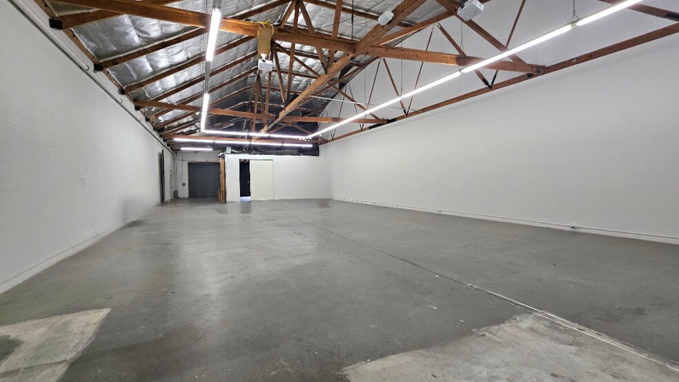 More Photos Of 1811 E 20th St, Los Angeles Warehouse For Lease