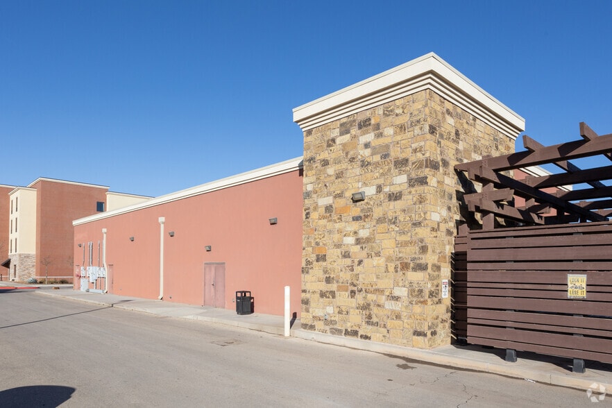 More Photos Of 1307 N Loop 250 W, Midland Unknown For Lease