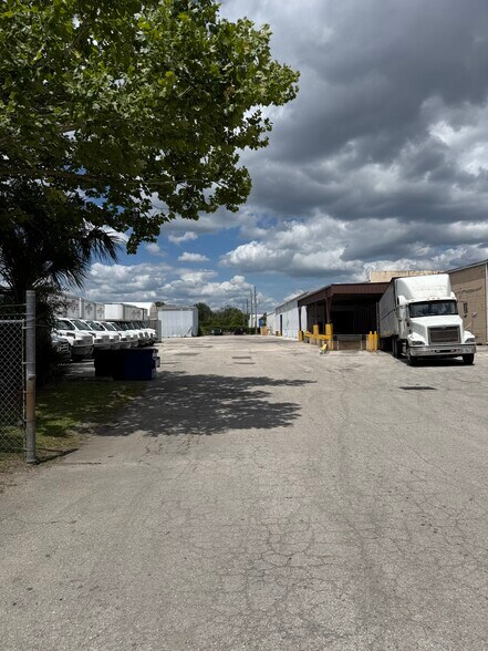 More Photos Of 216 Druid St, Jacksonville Warehouse For Sale