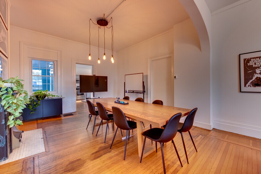 More Photos Of 209 E 4th St, Covington Office For Lease