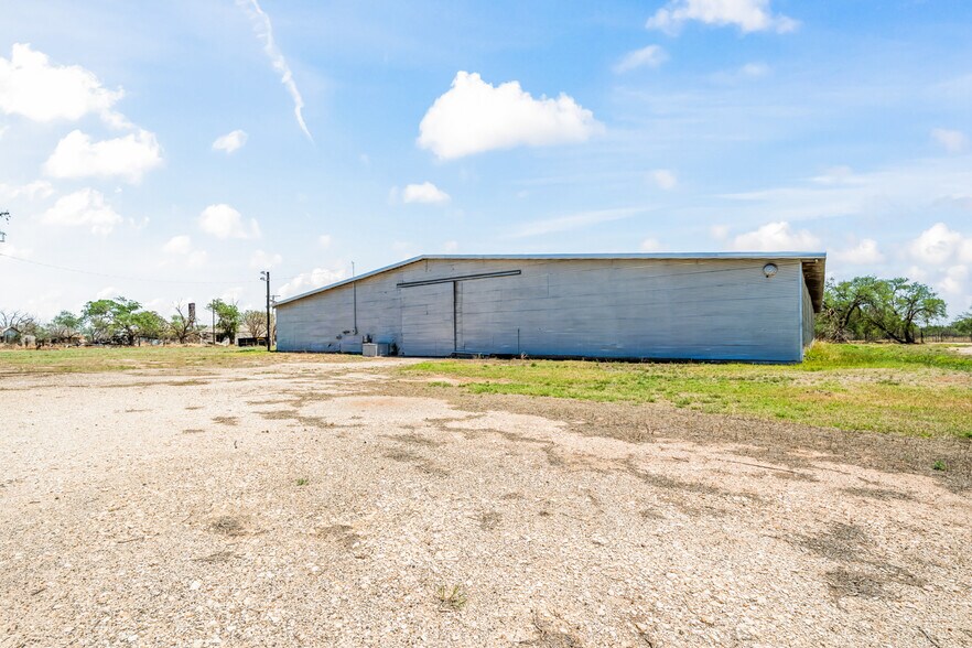 More Photos Of 901 Underwood Street, Littlefield Warehouse For Sale