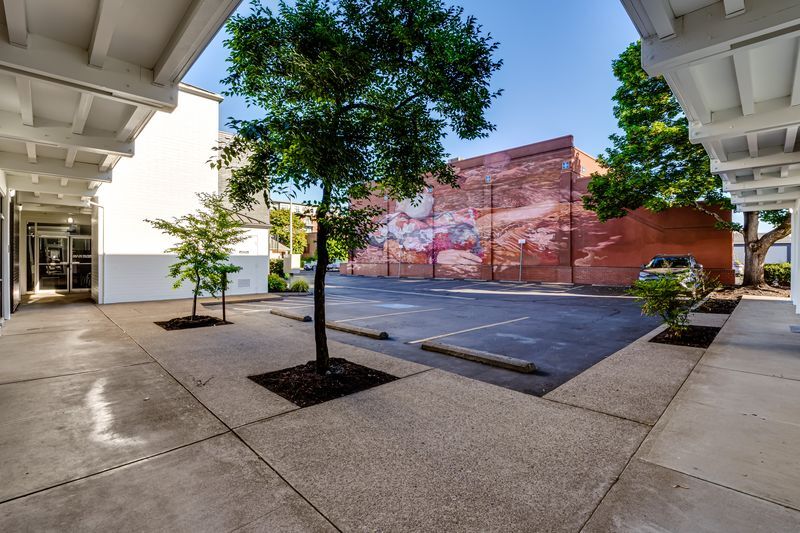 More Photos Of 1445 Willamette St, Eugene Medical For Lease