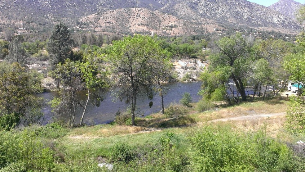 More Photos Of 13745 Sierra Way, Kernville Hotel For Sale