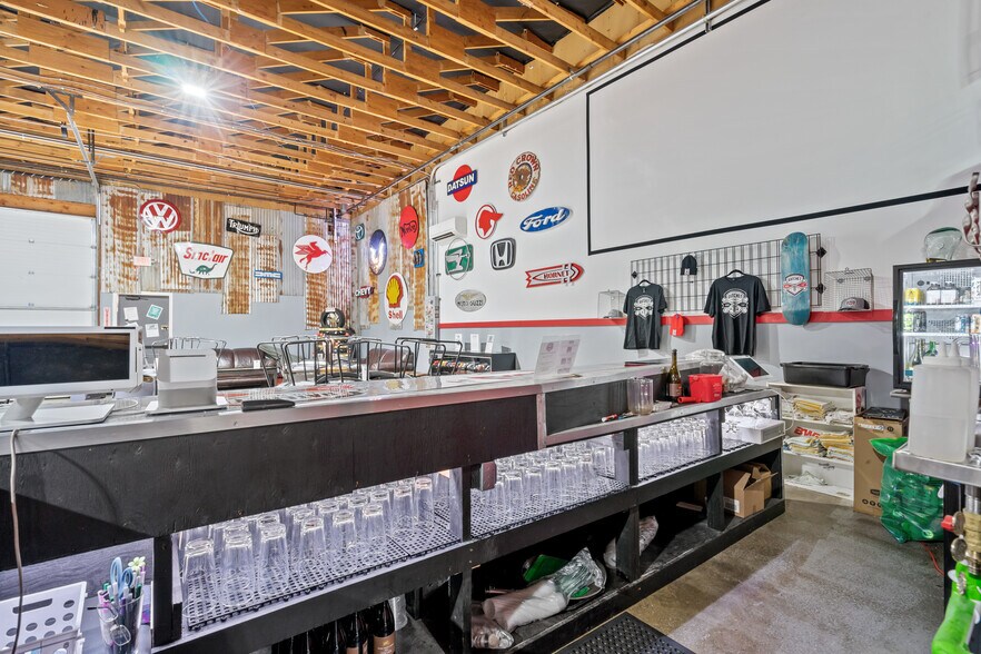 More Photos Of 2425 25th St SE, Salem General Retail For Sale