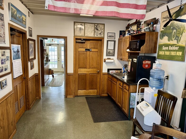 More Photos Of 1951 Wiesbrook Rd, Oswego Light Manufacturing For Sale