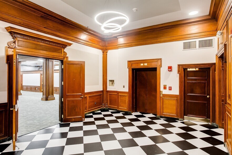 More Photos Of 200 S 5th St, Louisville Office For Lease