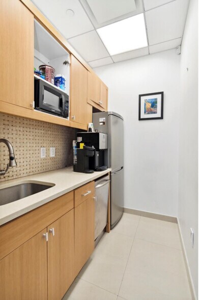 More Photos Of 50 W 47th St, New York Office Residential For Sale