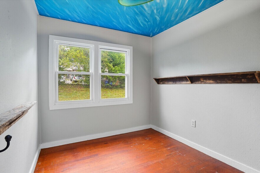 More Photos Of 100 Howard Ln, Oak Ridge Apartments For Sale