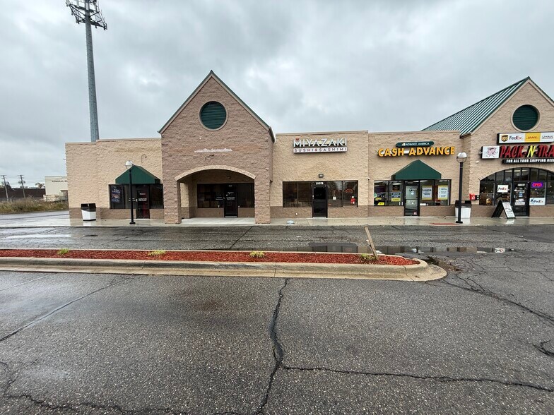 More Photos Of 21300-21384 Hall Rd, Clinton Township Freestanding For Lease