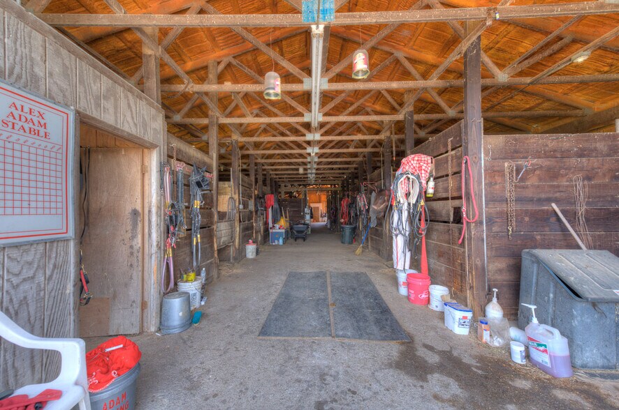 More Photos Of 475 W New Monee Rd, Crete Horse Stables For Sale
