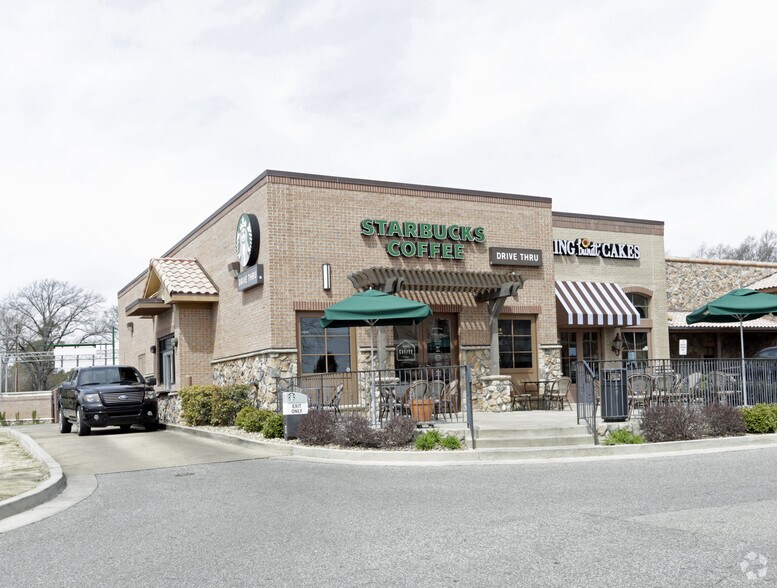 Primary Photo Of 5679 Poplar Ave, Memphis Freestanding For Lease