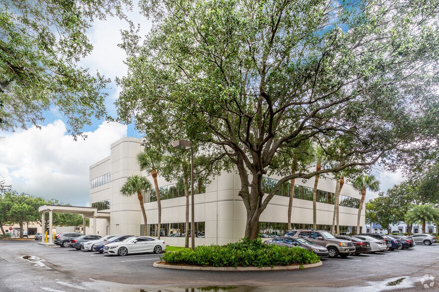 More Photos Of 14361 Commerce Way, Miami Lakes Office For Lease