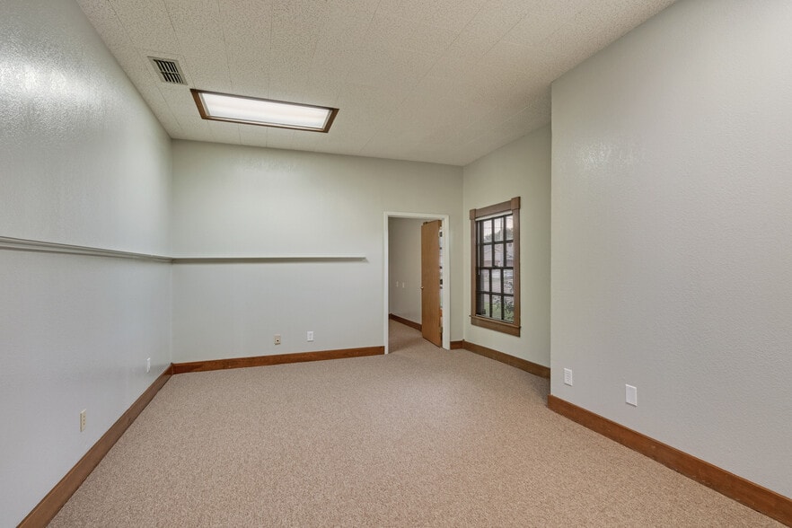 More Photos Of 1501 Brook Ave, Wichita Falls Medical For Sale