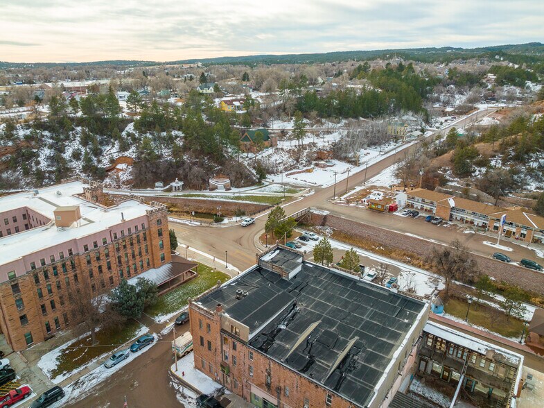 More Photos Of 603 N River St, Hot Springs Hotel For Sale
