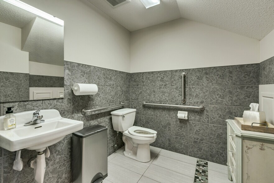 More Photos Of 2127 County Road D E, Maplewood Office For Sale