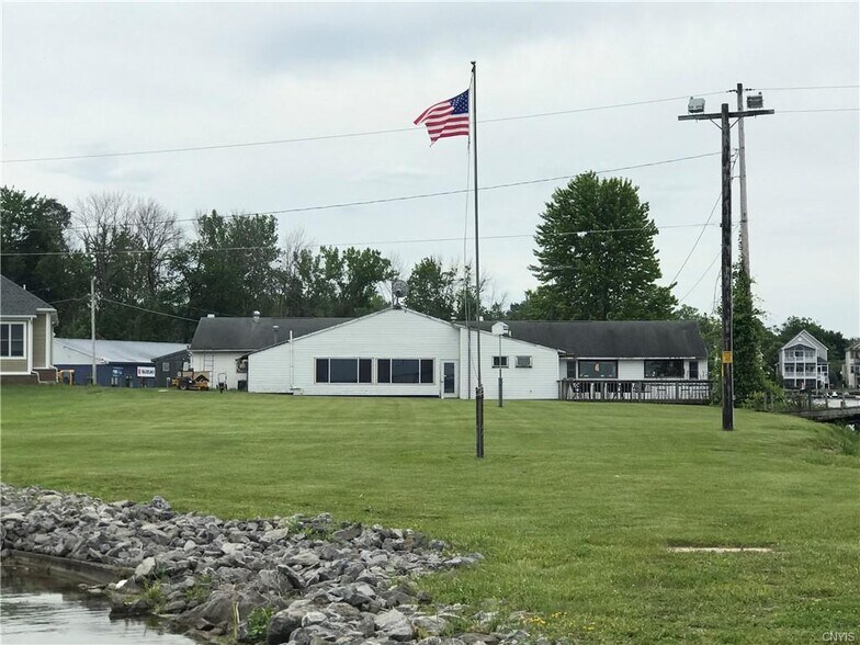 More Photos Of 303 Barrett Ln, Bridgeport Bar For Sale