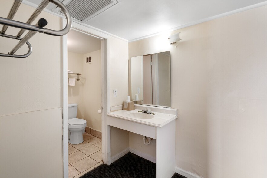 More Photos Of 1240 S Lucky Penny St, Charlotte Hotel For Sale