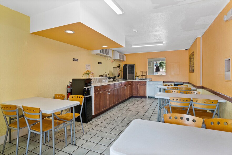 More Photos Of 7455 W Irlo Bronson Memorial Hwy, Kissimmee Hotel For Sale