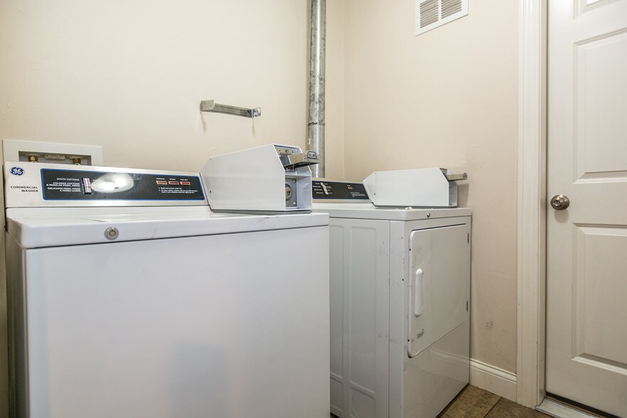 More Photos Of 163 Main St, Dubuque Restaurant For Sale