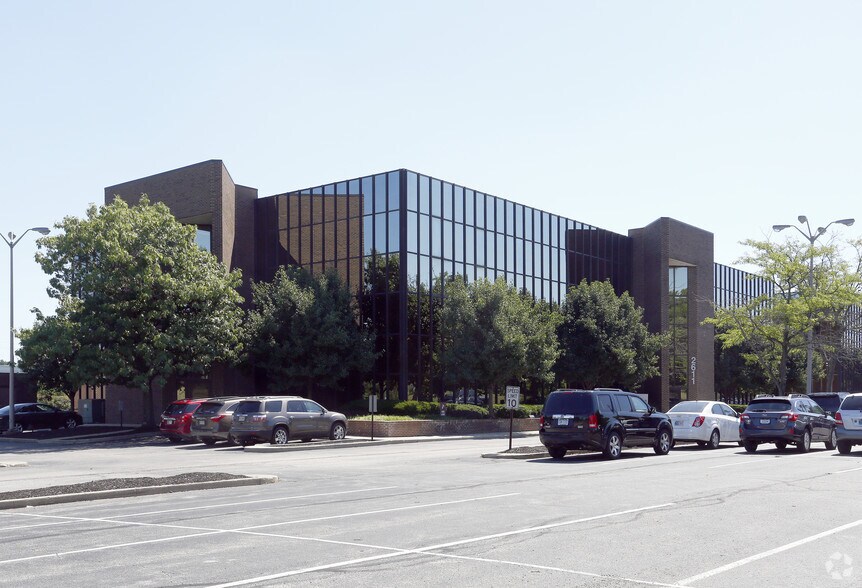 More Photos Of 2611 Waterfront Pky, Indianapolis Office For Lease