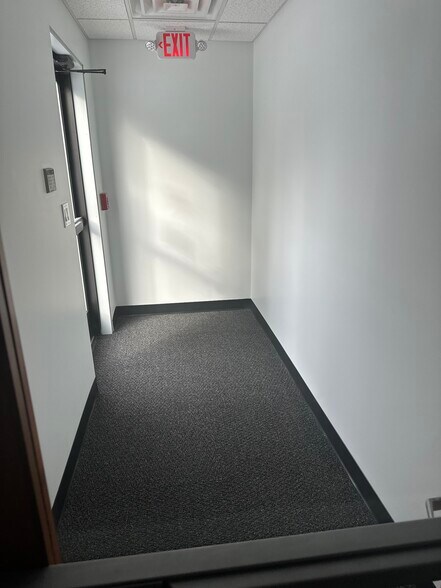 More Photos Of 8020 Mine St, Fogelsville Office For Lease