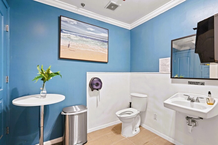 More Photos Of 202 25th St, Galveston Restaurant For Sale