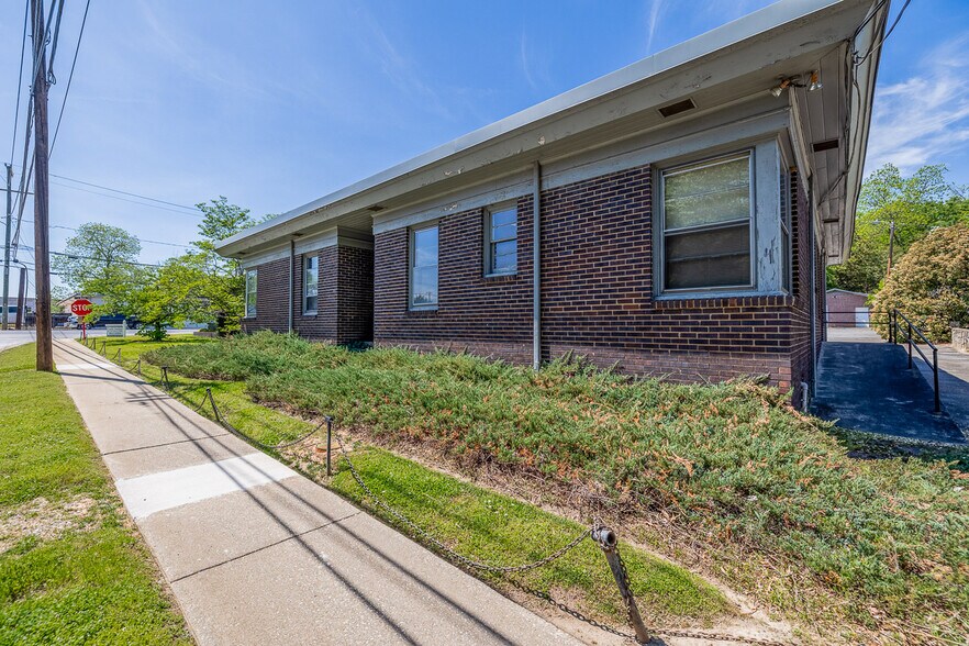 More Photos Of 201 S Weston St, Fountain Inn Office For Sale