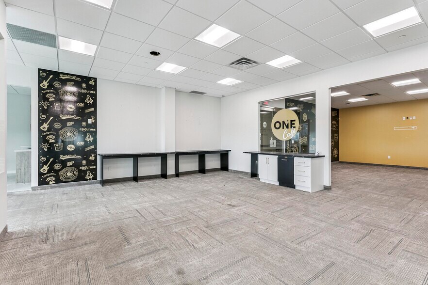 More Photos Of 30 Topflight Dr, Mississauga Office For Sale