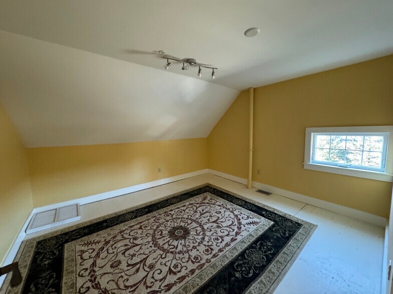 More Photos Of 69 York St, Kennebunk Medical For Sale
