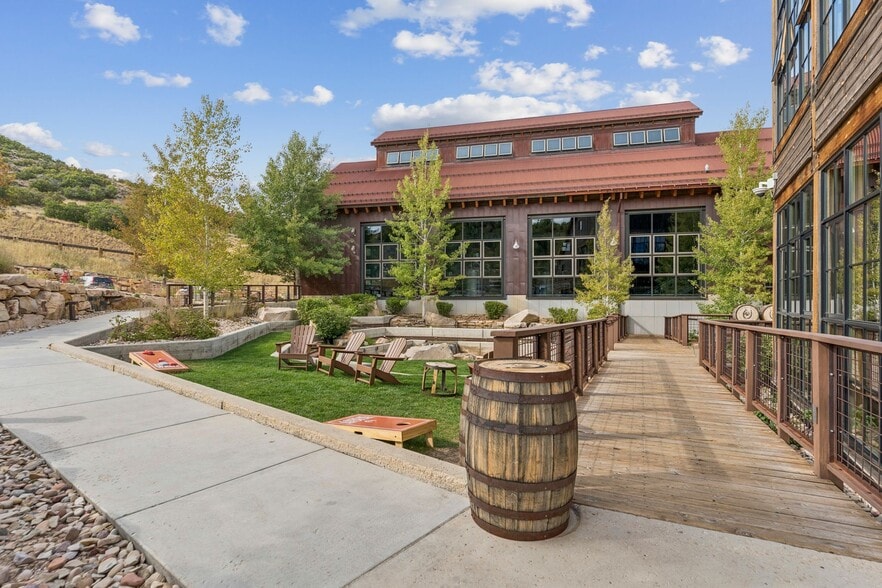 More Photos Of 27649 Old Lincoln Highway, Wanship Freestanding For Sale