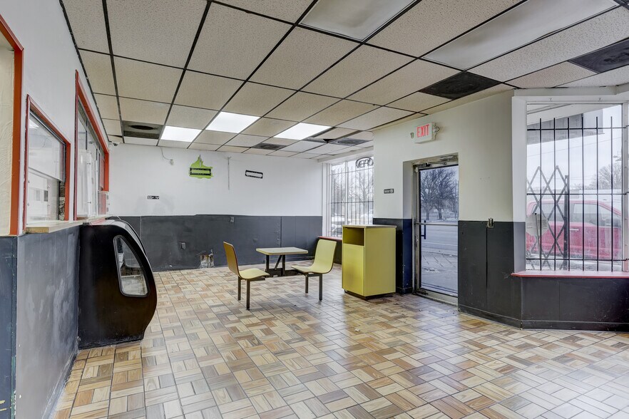 More Photos Of 21559 Grand River Ave, Detroit Storefront For Lease