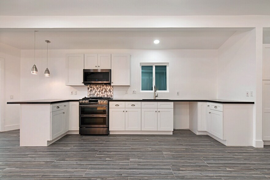 More Photos Of 2212 W Oceanfront, Newport Beach Multifamily For Sale