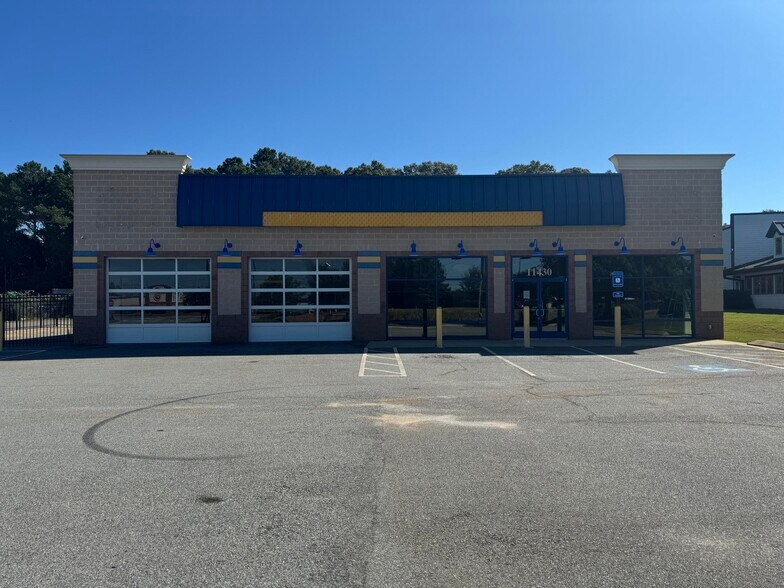 Primary Photo Of 11430 Tara Blvd, Hampton Freestanding For Lease