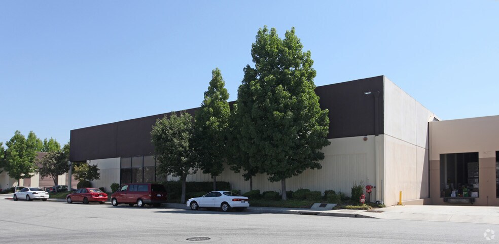 More Photos Of 1340 W Gladstone St, Azusa Manufacturing For Lease